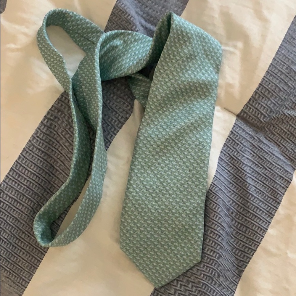 Men’s vineyard vines tie